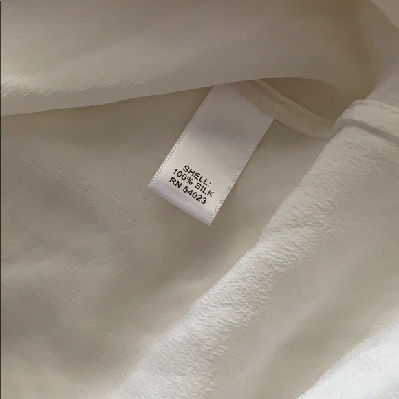 Banana Republic cream silk blouse - Picture 4 of 5